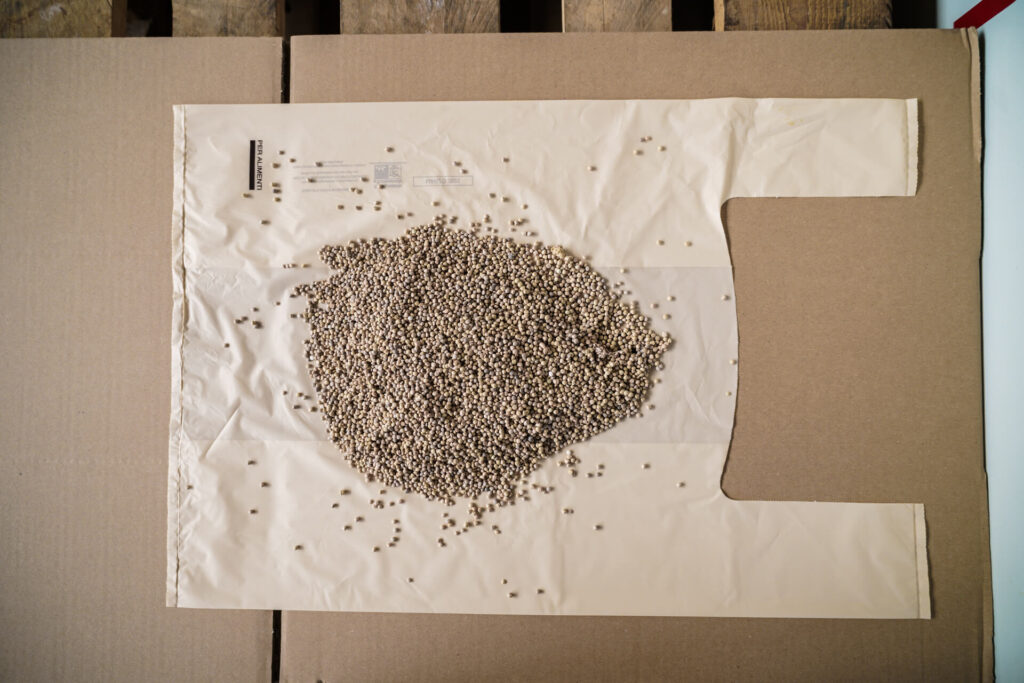 sacchetto sopra uno scatolone